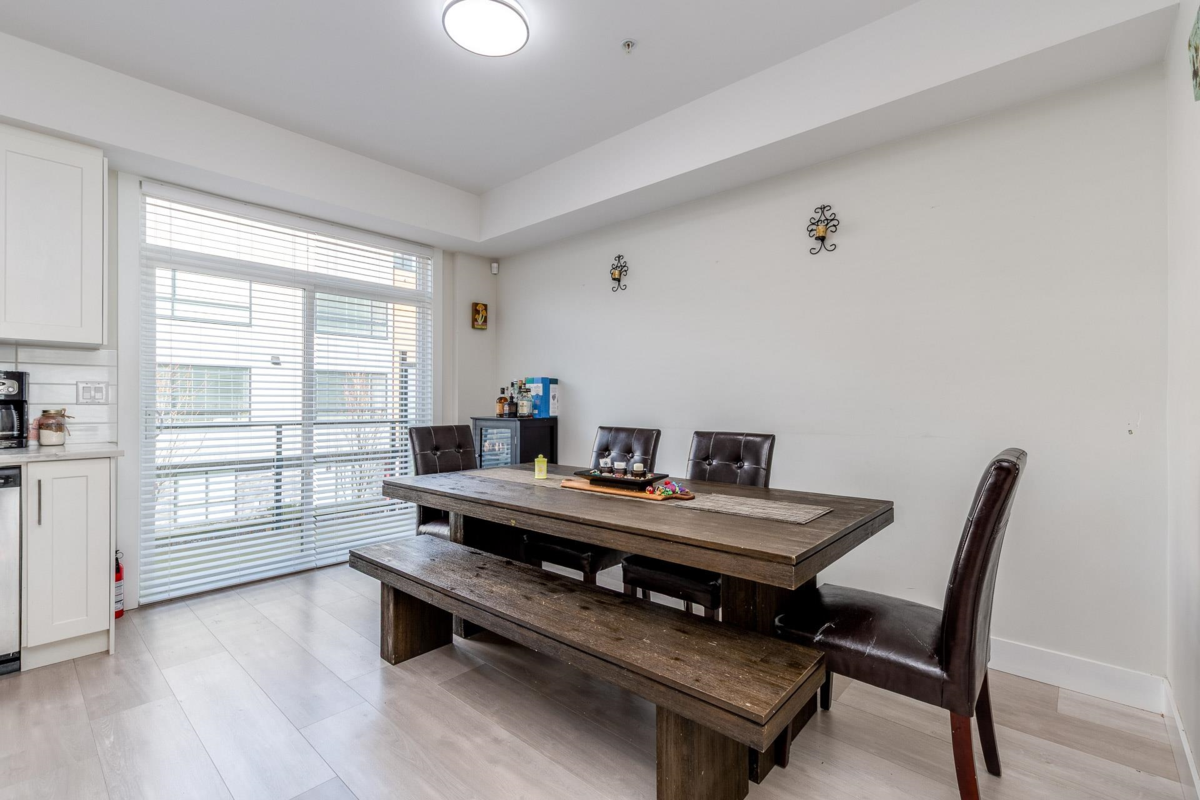 Kitchen Photo of 11 19631 55 A Avenue, Langley, BC