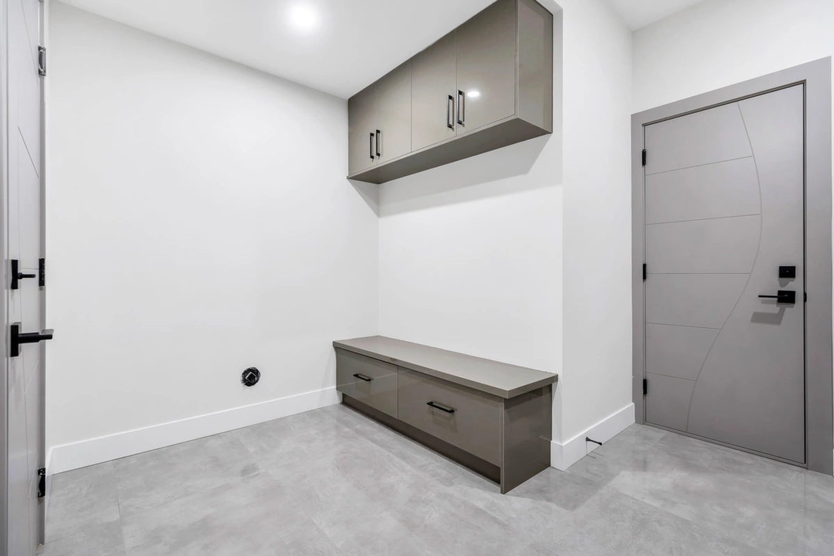 Entry Foyer Photo of 33985 Best Avenue, Mission, BC