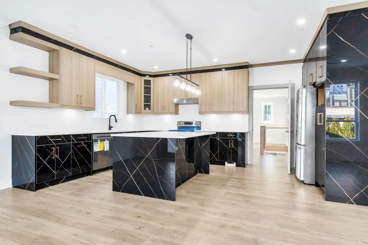 Guest Bathroom Photo of 33985 Best Avenue, Mission, BC