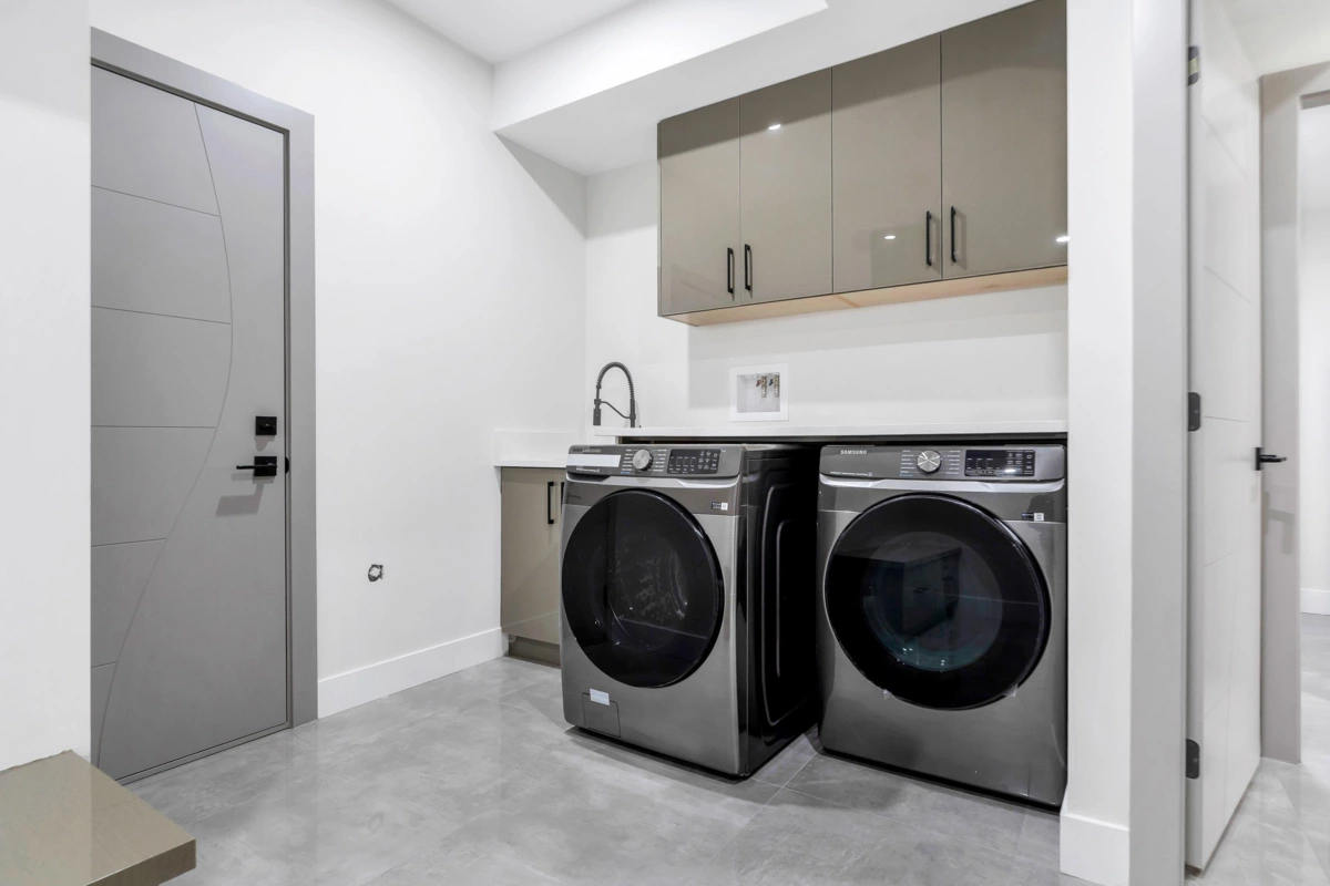 Hallway Photo of 33985 Best Avenue, Mission, BC