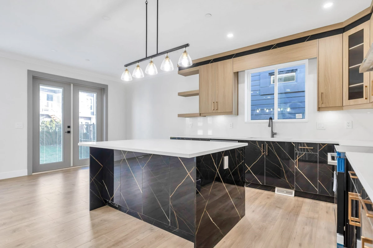 Kitchen Island Photo of 33985 Best Avenue, Mission, BC
