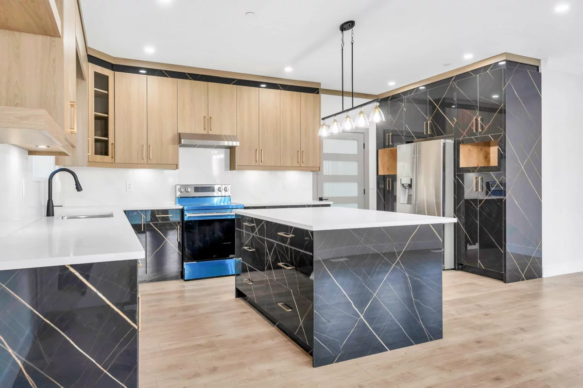 Walk-In Closet Photo of 33985 Best Avenue, Mission, BC