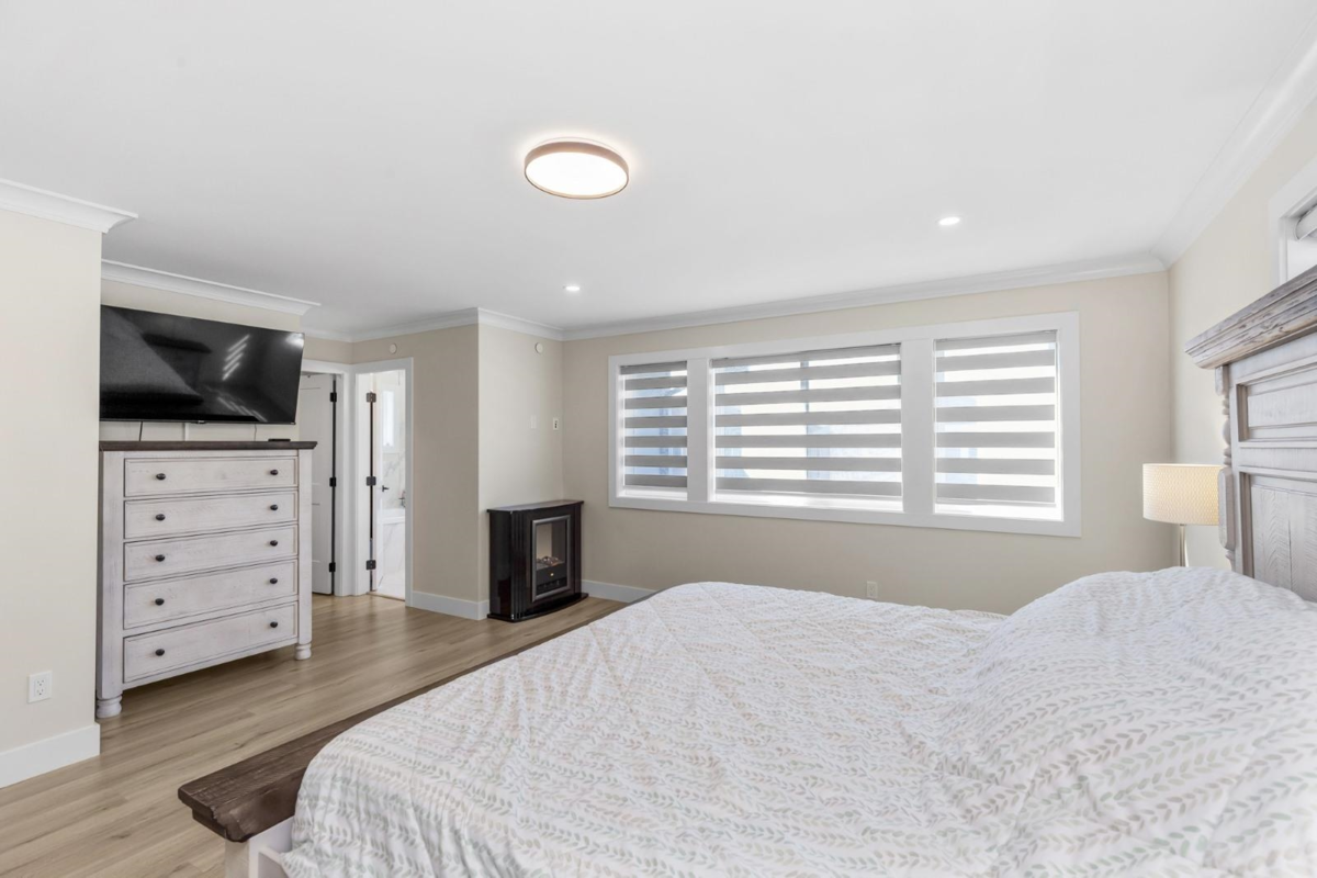 Entry Foyer Photo of 20388 Wicklund Avenue, Maple Ridge, BC