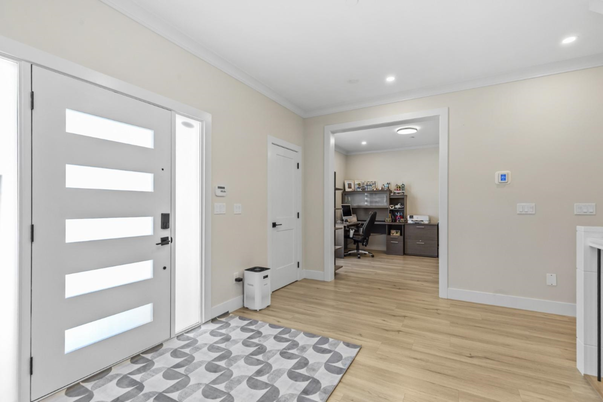 Guest Bathroom Photo of 20388 Wicklund Avenue, Maple Ridge, BC