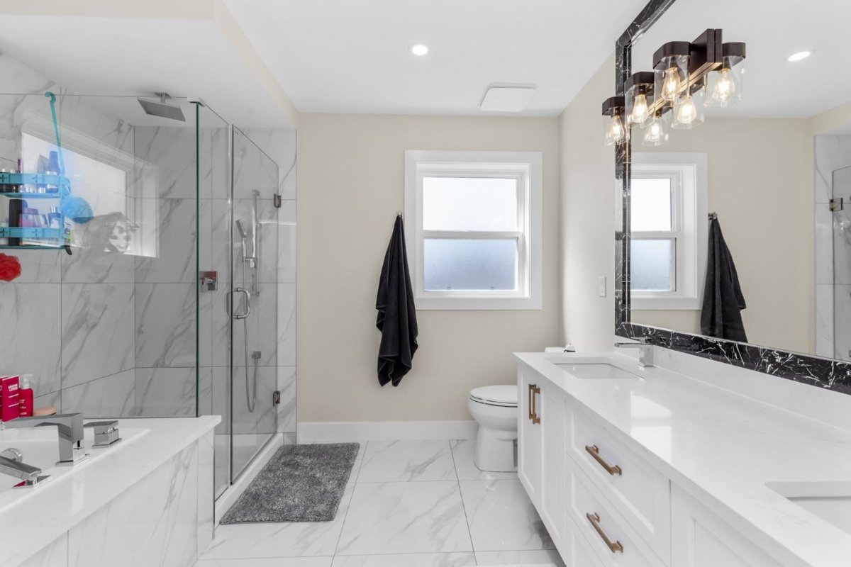 Hallway Photo of 20388 Wicklund Avenue, Maple Ridge, BC