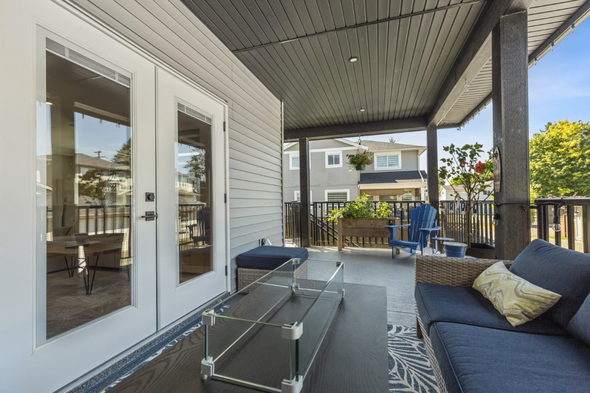 Kitchen Island Photo of 20388 Wicklund Avenue, Maple Ridge, BC