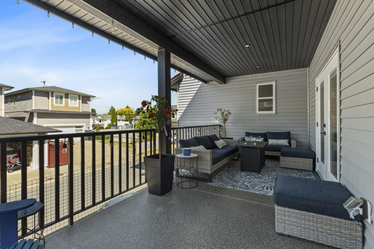 Kitchen Photo of 20388 Wicklund Avenue, Maple Ridge, BC