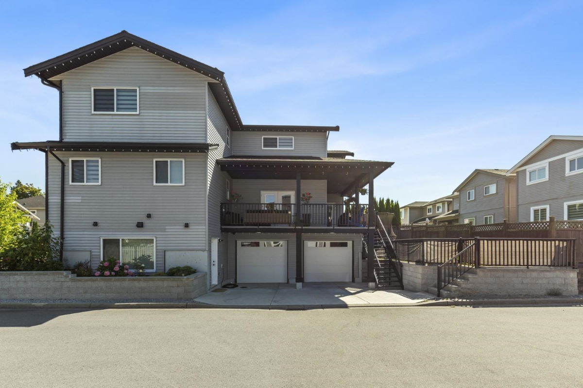 Living Room Photo of 20388 Wicklund Avenue, Maple Ridge, BC