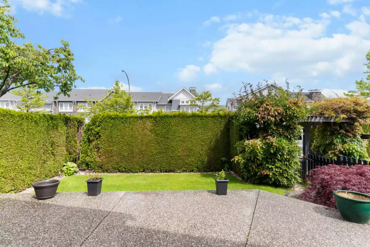 Entry Foyer Photo of 39 5300 Admiral Way, Delta, BC