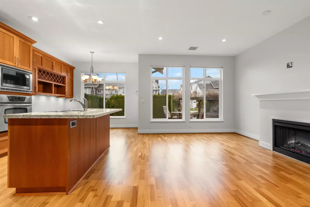 Kitchen Island Photo of 39 5300 Admiral Way, Delta, BC