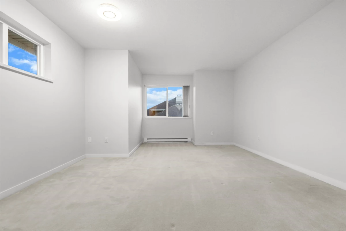 Laundry Room Photo of 39 5300 Admiral Way, Delta, BC