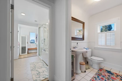 Entry Foyer Photo of 1073 Clyde Avenue, West Vancouver, BC