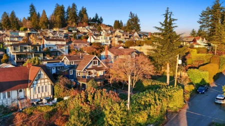 Swimming Pool Photo of 1073 Clyde Avenue, West Vancouver, BC