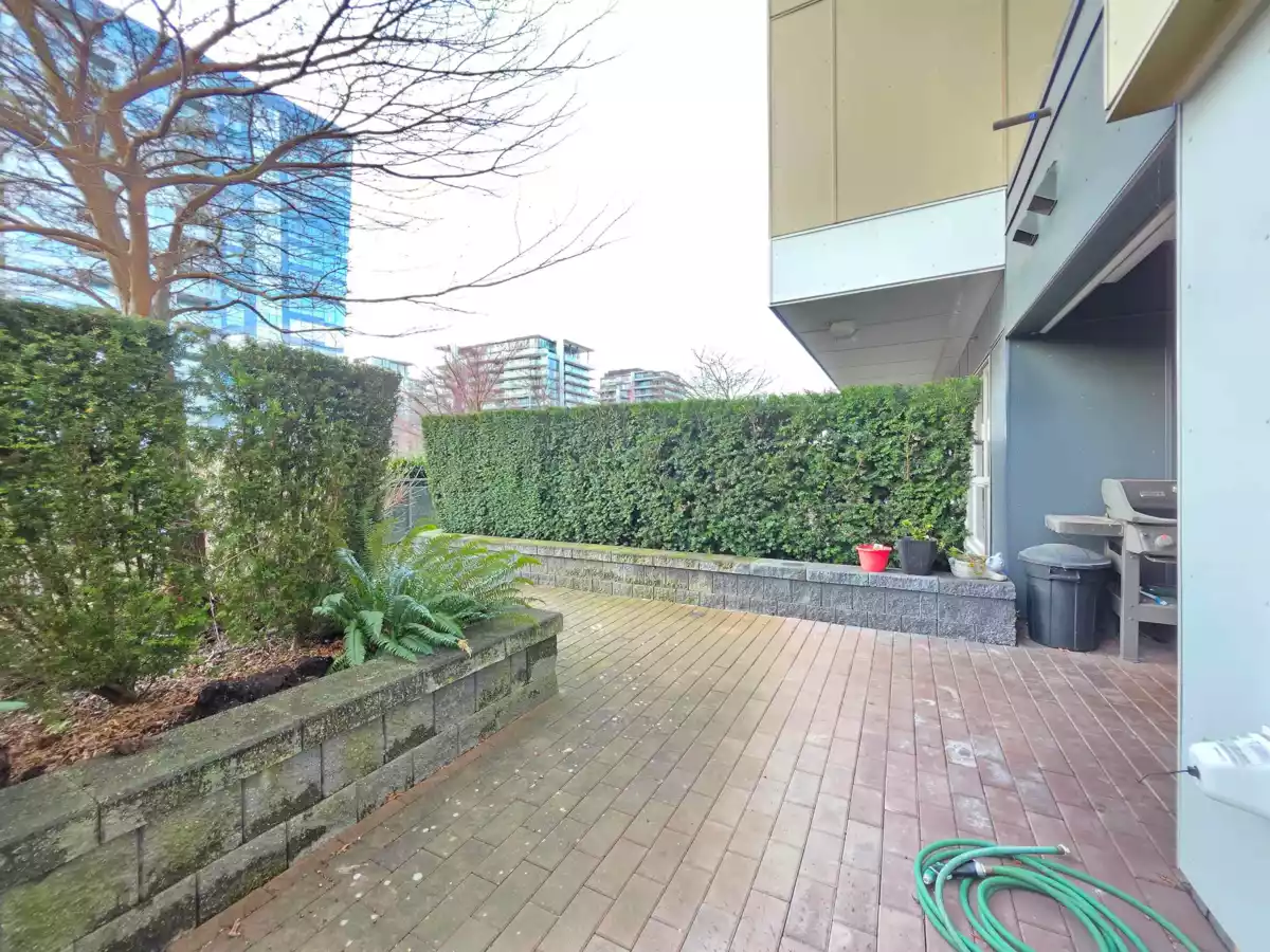 Kitchen Island Photo of 122 5311 Cedarbridge Way, Richmond, BC