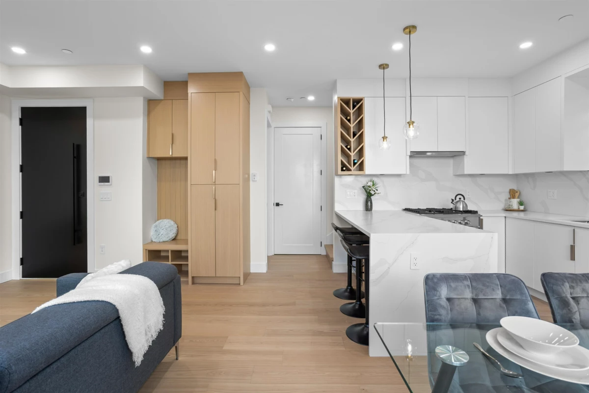 Kitchen Island Photo of 2 3429 Napier Street, Vancouver, BC