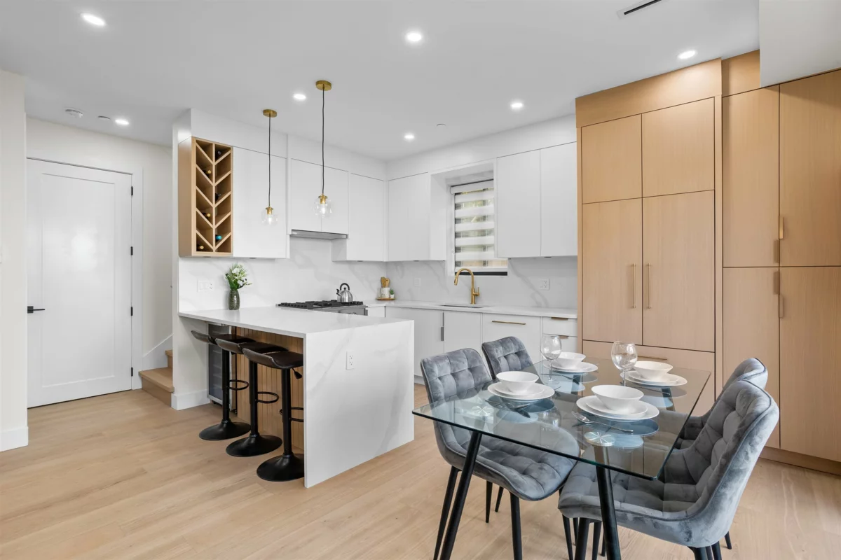 Kitchen Photo of 2 3429 Napier Street, Vancouver, BC