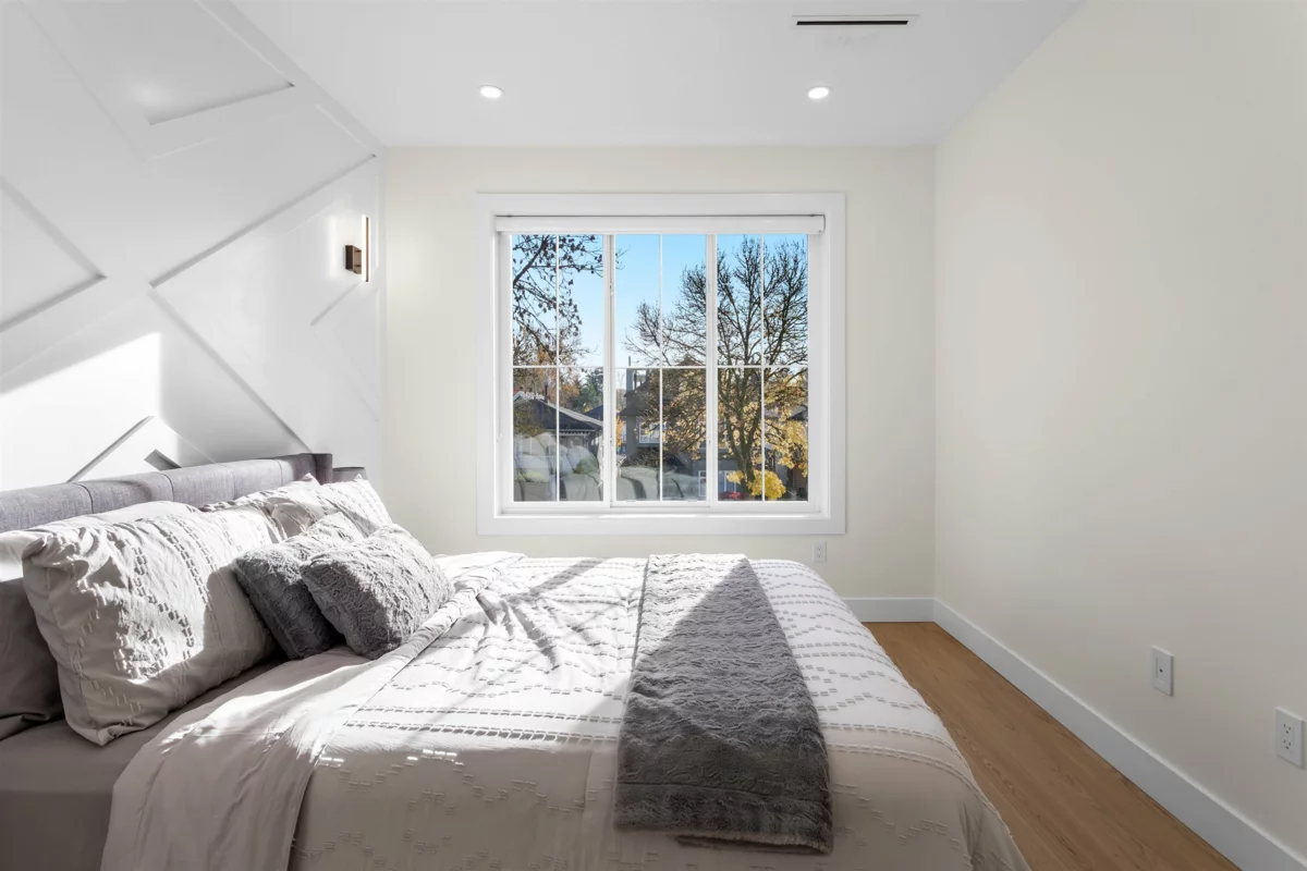 Primary Bathroom Photo of 2 3429 Napier Street, Vancouver, BC