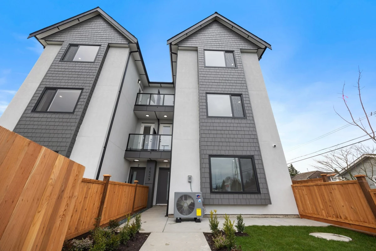 Exterior Front Photo of 1 6639 Acacia Avenue, Burnaby, BC