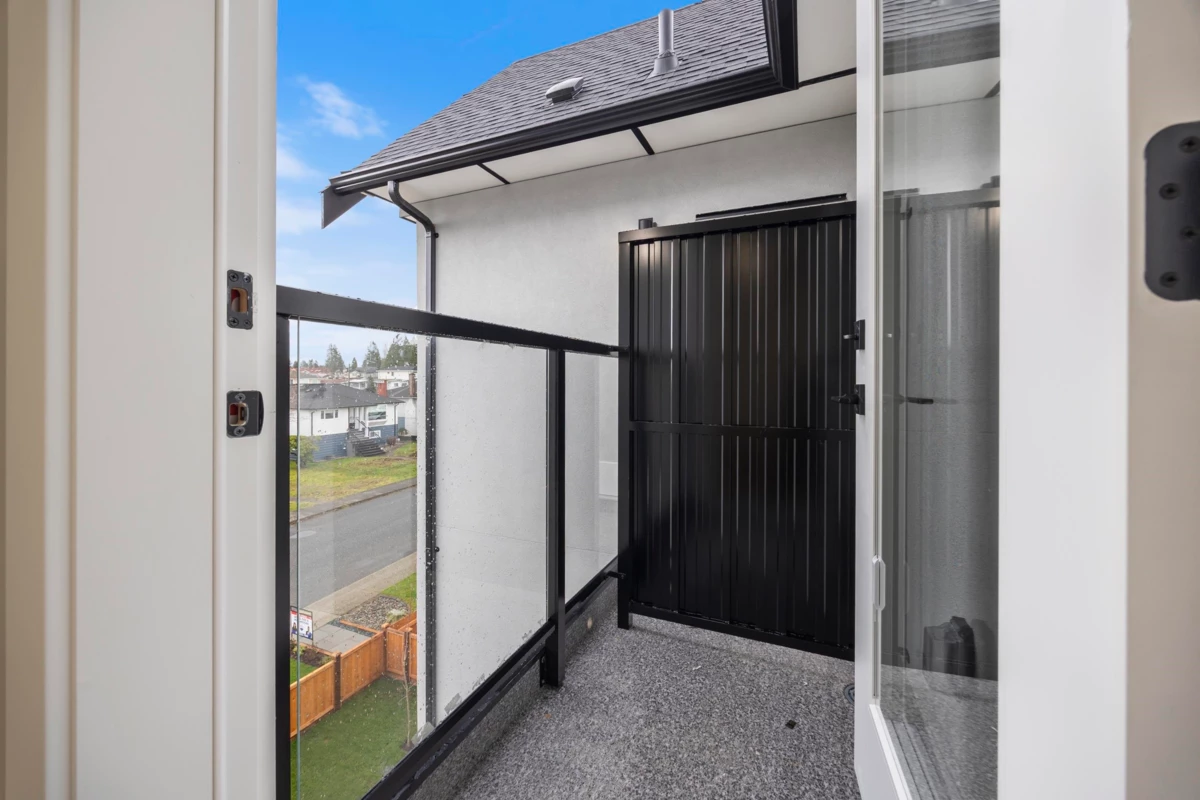 Hot Tub / Spa Photo of 1 6639 Acacia Avenue, Burnaby, BC