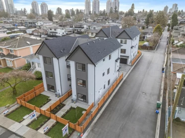 1 6639 Acacia Avenue, Burnaby, BC