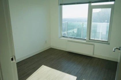 2710 13655 Fraser Highway, Surrey, BC, Surrey — Apartment/Condo for sale