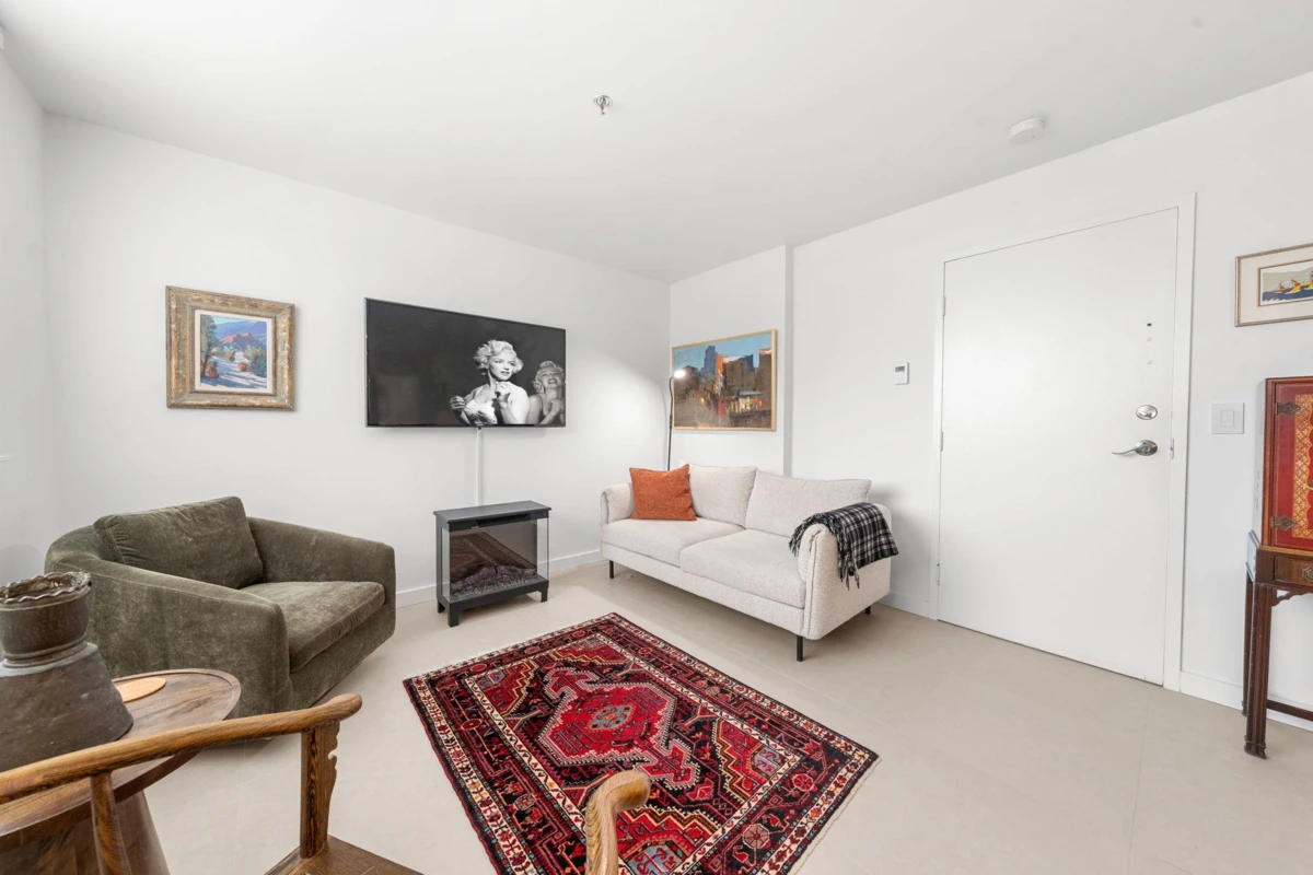 Living Room Photo of 101A 460 14th Street, West Vancouver, BC
