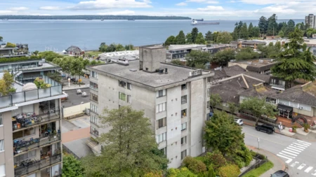 Hot Tub / Spa Photo of 101A 460 14th Street, West Vancouver, BC