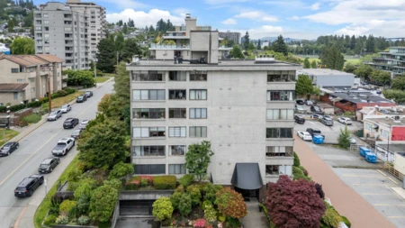 Staircase Photo of 101A 460 14th Street, West Vancouver, BC
