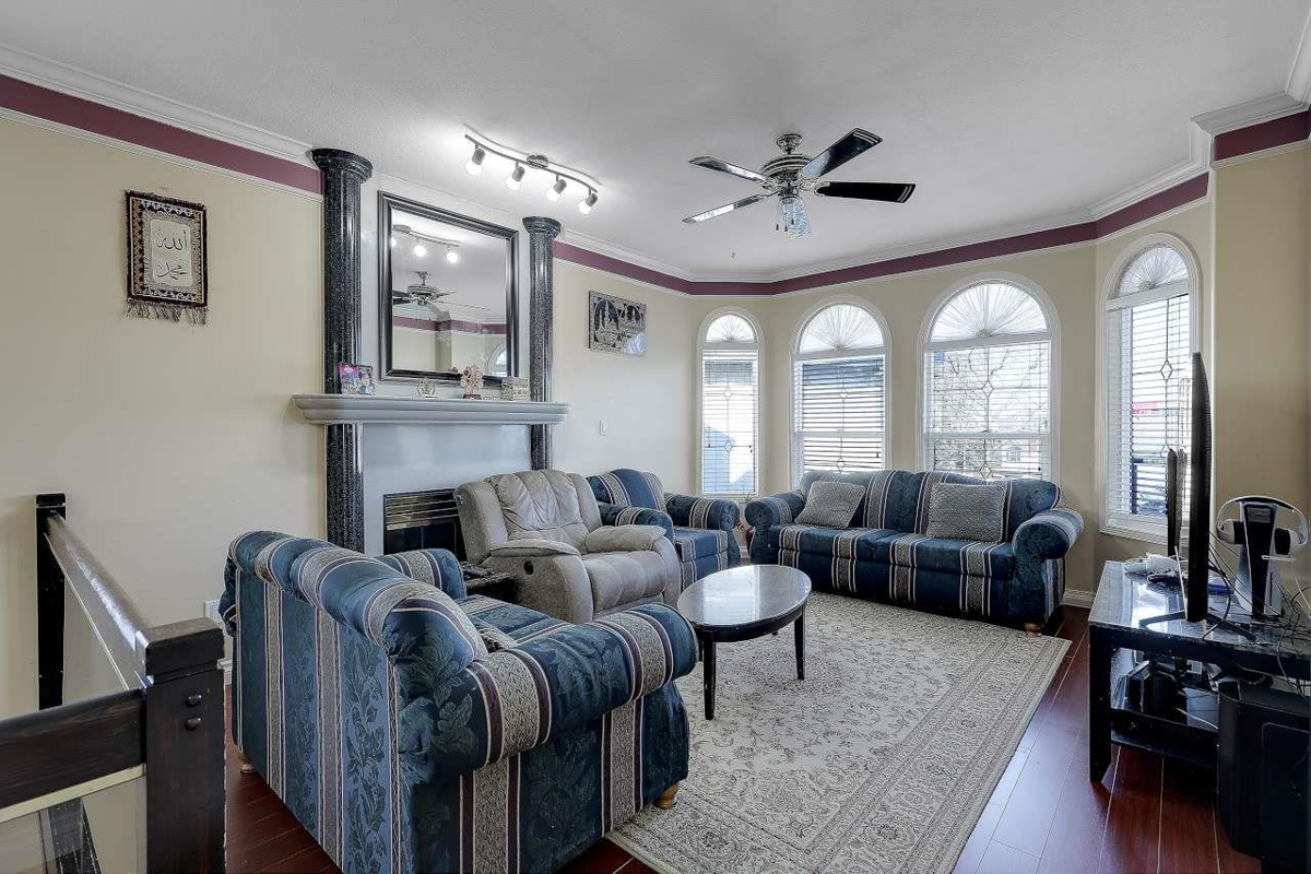 Living Room Photo of 7563 127 Street, Surrey, BC