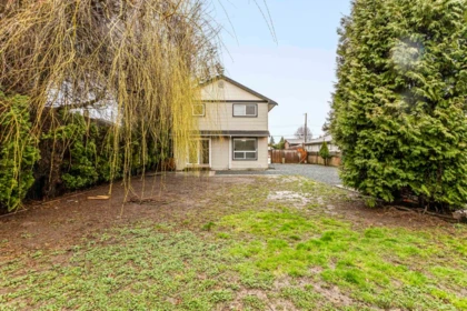 Backyard Photo of 45595 Lewis Avenue, Chilliwack, BC