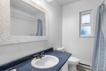 Guest Bathroom Photo of 45595 Lewis Avenue, Chilliwack, BC