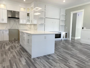 Kitchen Island Photo of 34007 Barker Court, Mission, BC