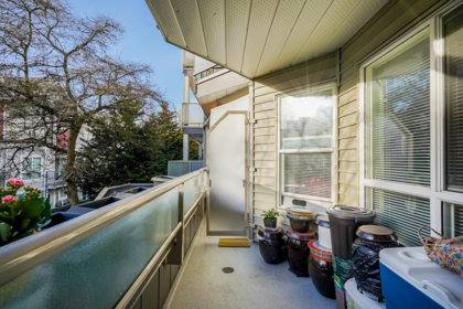 Entry Foyer Photo of 206 14355 103 Avenue, Surrey, BC