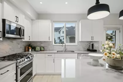 Kitchen Island Photo of 20181 83 Avenue, Langley, BC