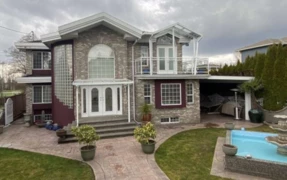 8675 Armstrong Avenue, Burnaby, BC