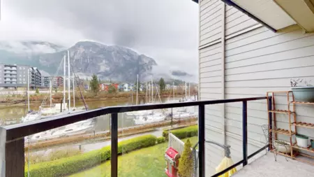 Kitchen Photo of 202 1468 Pemberton Avenue, Squamish, BC