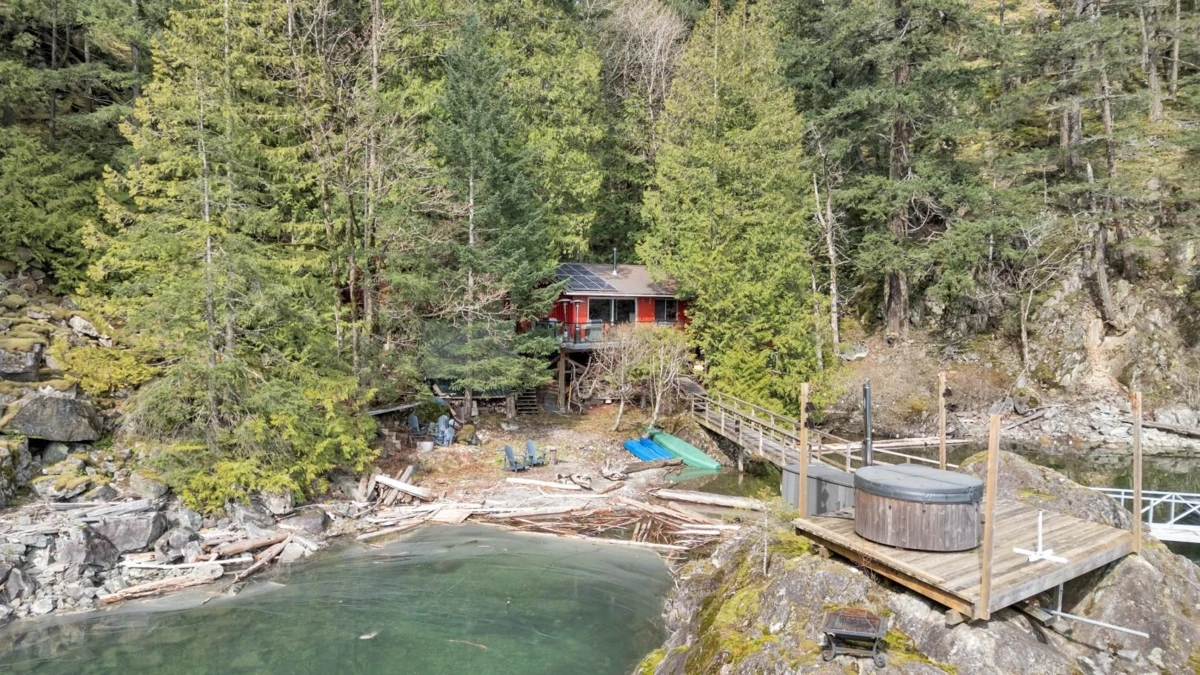 Family Room Photo of 322 Echo Island, Harrison Hot Springs, BC