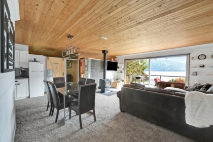 Breakfast Nook Photo of 322 Echo Island, Harrison Hot Springs, BC