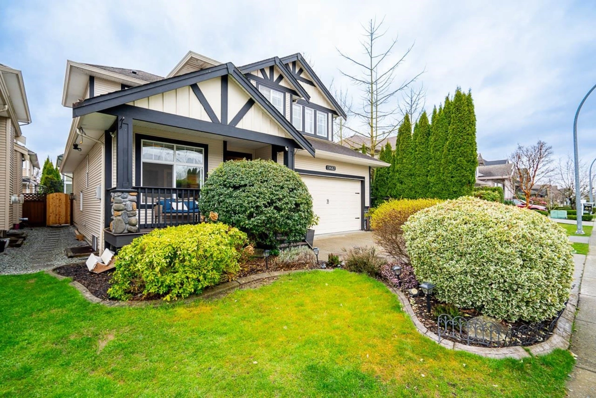 Family Room Photo of 19662 73a Avenue, Langley, BC