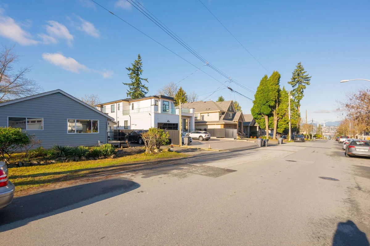 Family Room Photo of 10843 130 Street, Surrey, BC