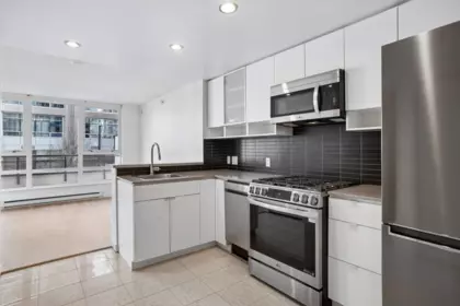 Kitchen Island Photo of 306 928 Beatty Street, Vancouver, BC