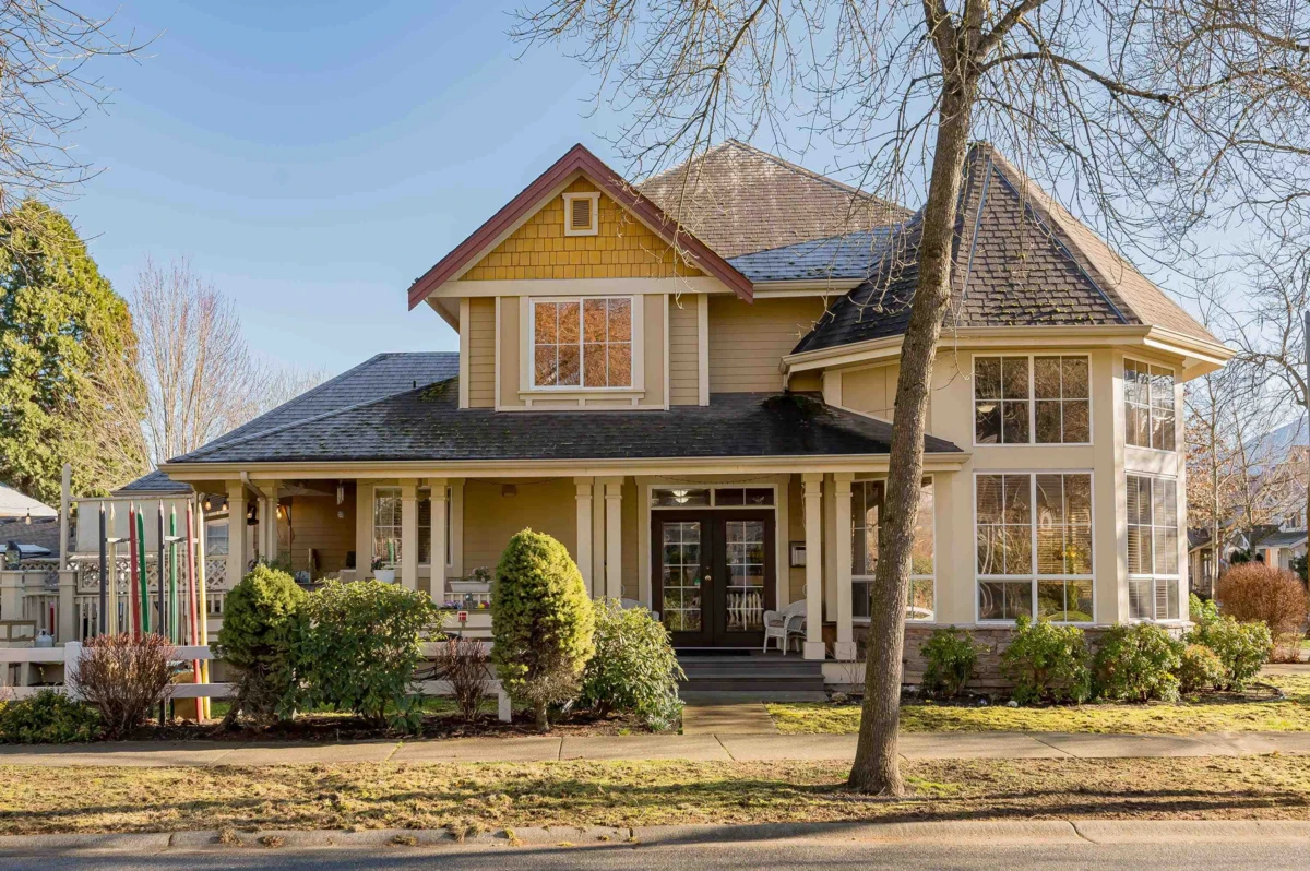 Living Room Photo of 5877 Garrison Boulevard, Chilliwack, BC