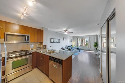 303 5889 Irmin Street, Burnaby, BC, Burnaby — Apartment/Condo for sale