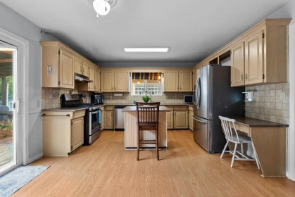 Kitchen Island Photo of 83 Woodland Drive, Delta, BC