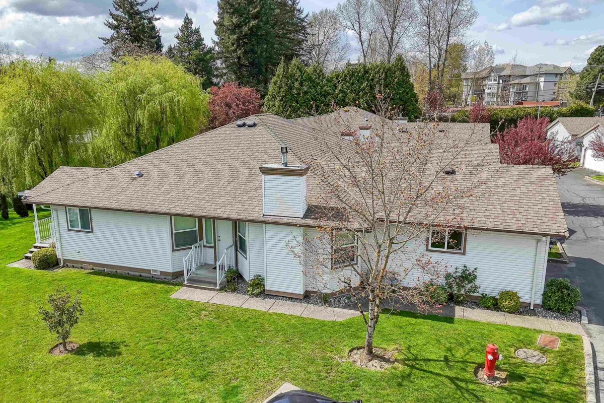 Living Room Photo of 33 27435 29a Avenue, Langley, BC