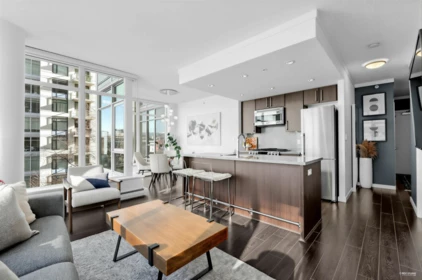 Kitchen Island Photo of 909 1708 Columbia Street, Vancouver, BC