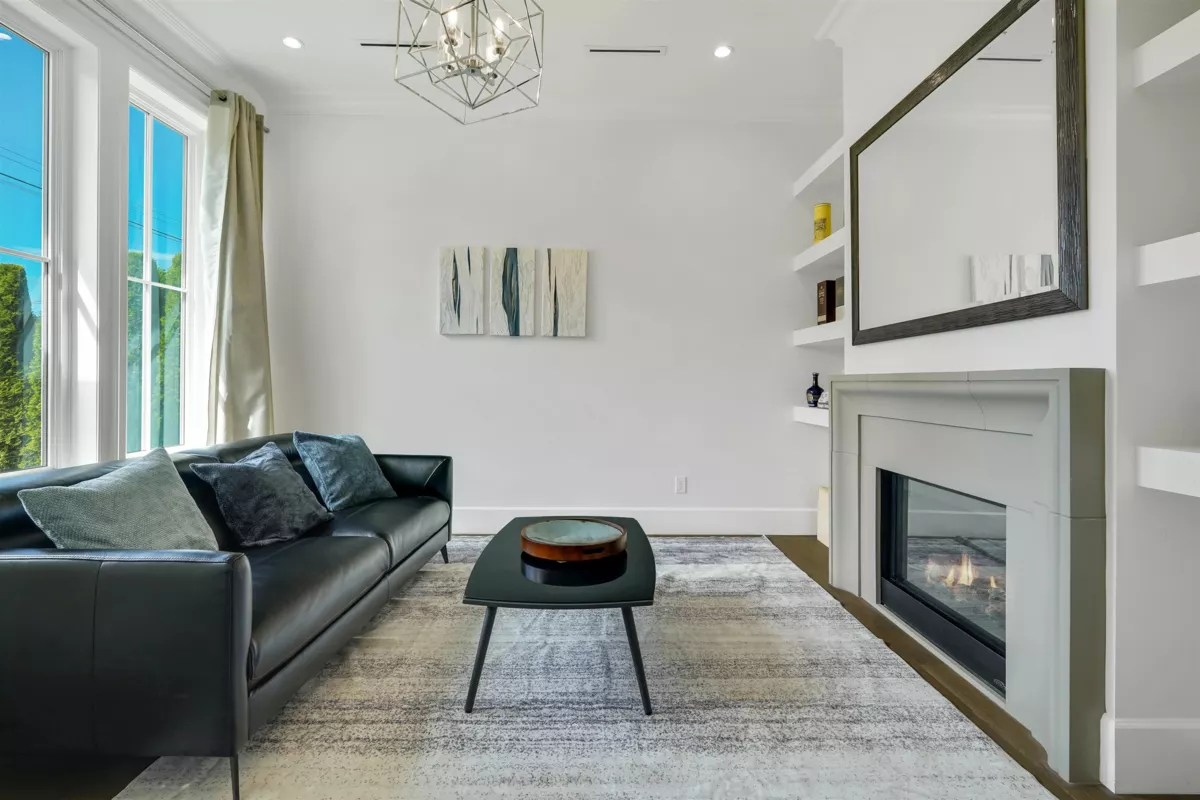Family Room Photo of 13171 15a Avenue, Surrey, BC