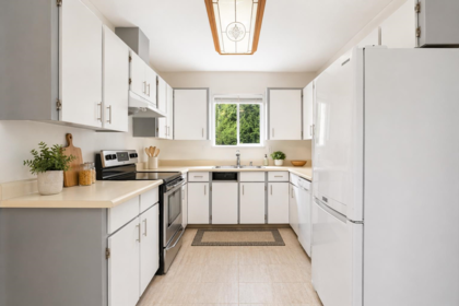 Breakfast Nook Photo of 11172 Charlton Street, Maple Ridge, BC