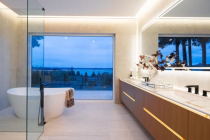 Entry Foyer Photo of 2356 Ottawa Avenue, West Vancouver, BC