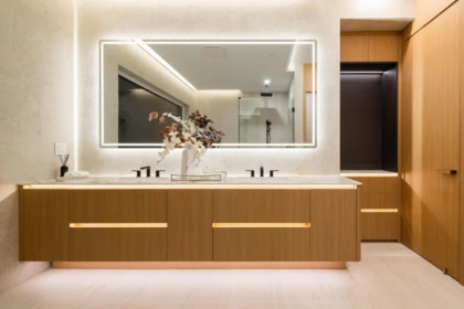 Hallway Photo of 2356 Ottawa Avenue, West Vancouver, BC
